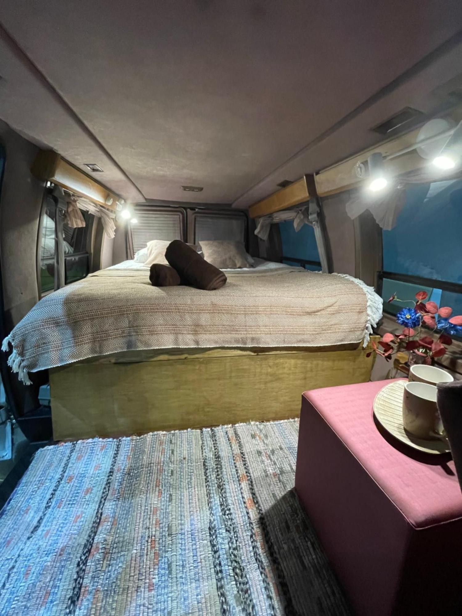 Urban Van Glamping ريغا المظهر الخارجي الصورة